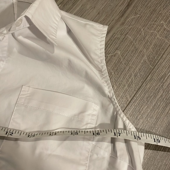 Bright White sleeveless button down blouse with hemline detail. - Picture 4 of 6